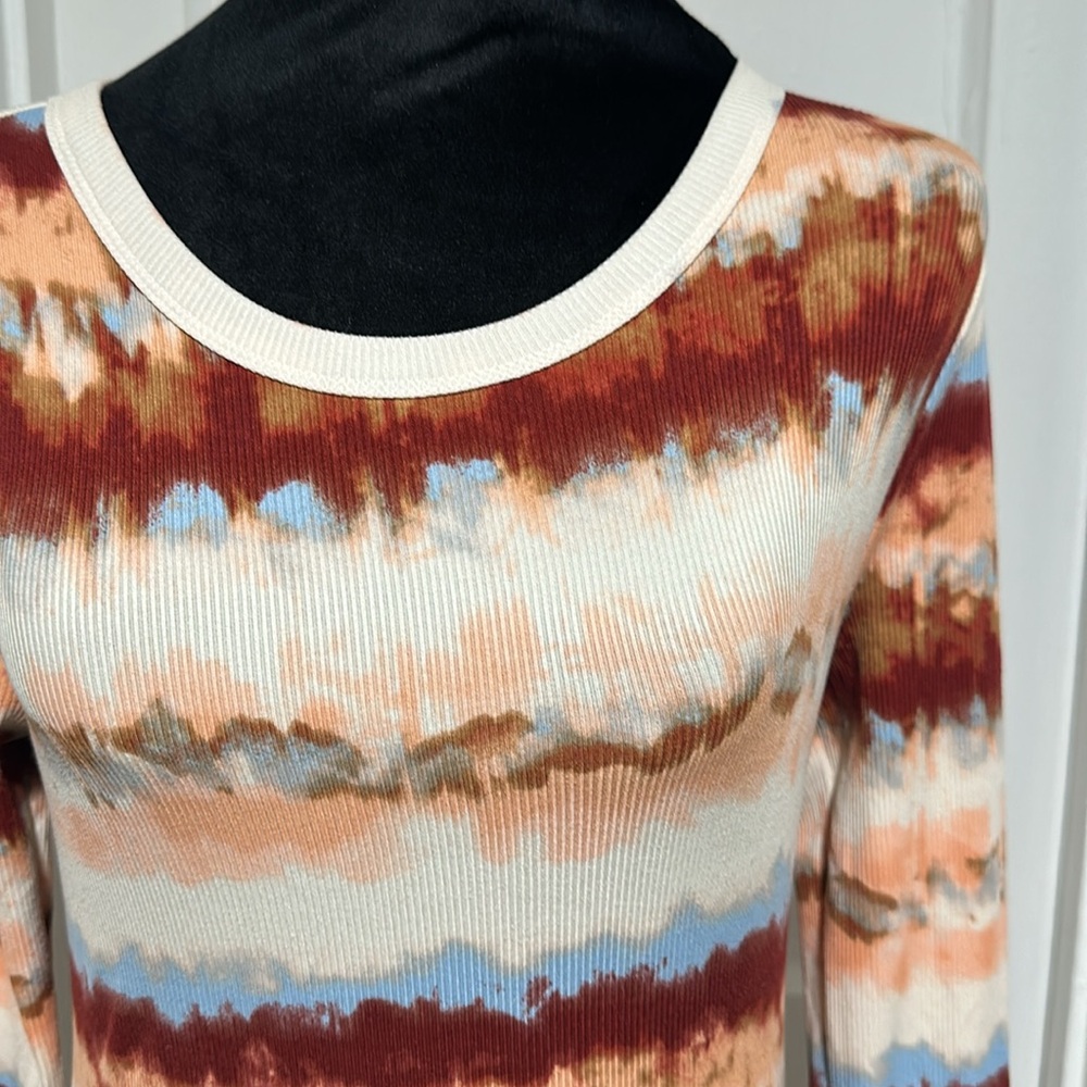 ♥️Printed Tee♥️ - Picture 2 of 6